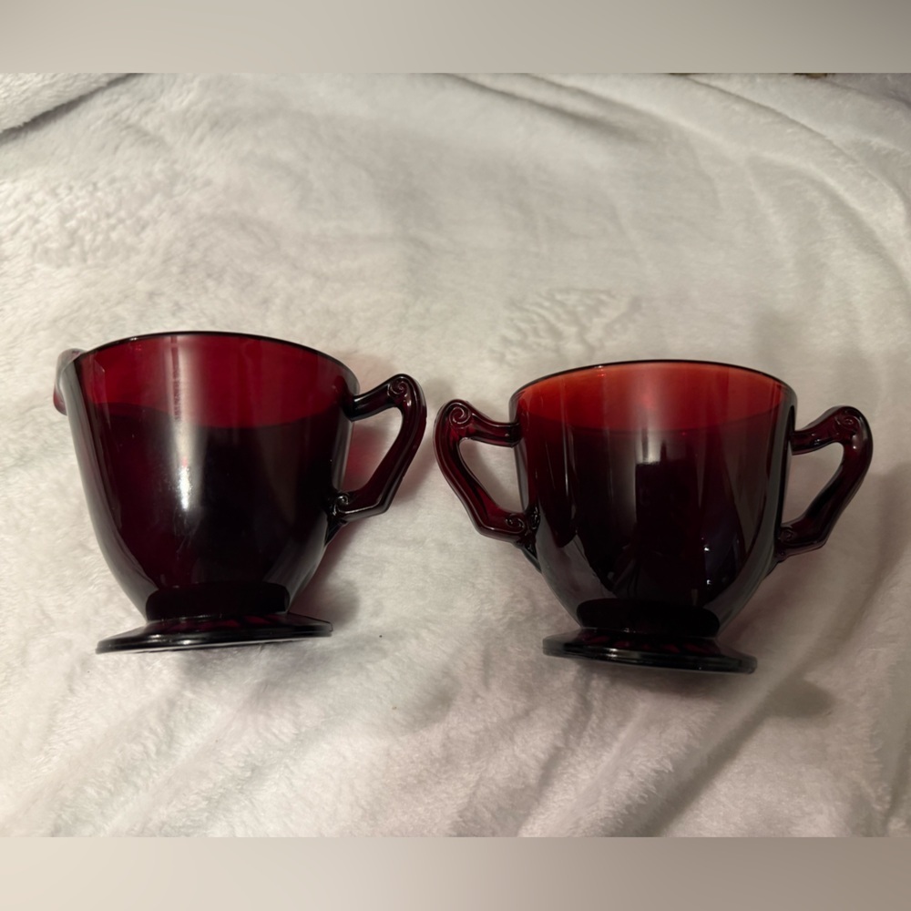Vintage Anchor Hocking Royal Ruby Creamer and Sugar Bowl Set. No chips / cracks.
